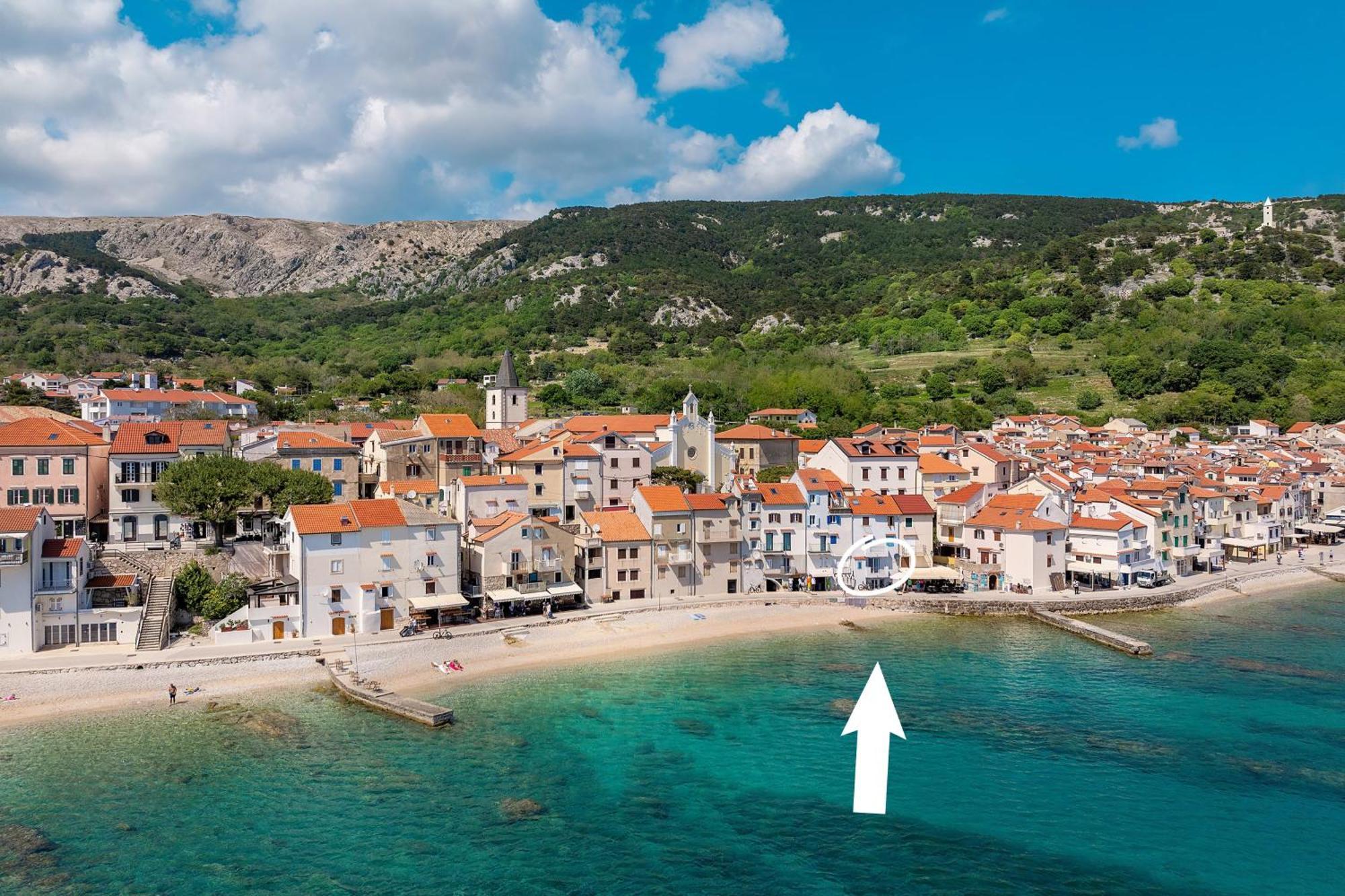 Apartment Nora By The Beach Baska  Bagian luar foto